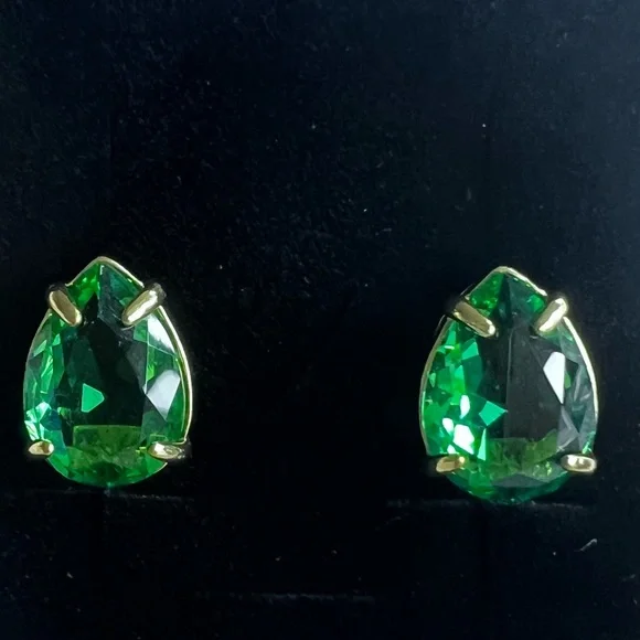 Heidi Daus OMEGA 🆕 Erinite green Crystal Deco for pierced ears earrings - Picture 3 of 5